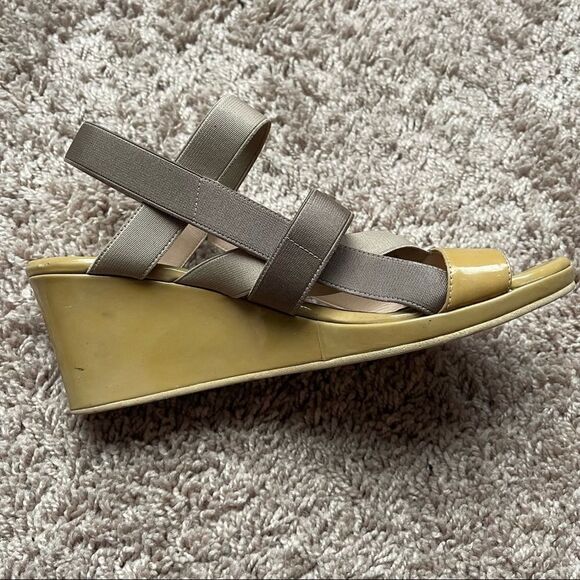 Aquatalia by Marvin K Tan Patent Strappy Wedge Sandals; SZ 8.5; Good Condition - Picture 12 of 16
